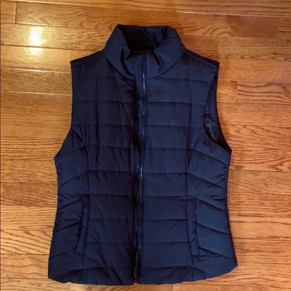 Medium Black Aeropostale vest